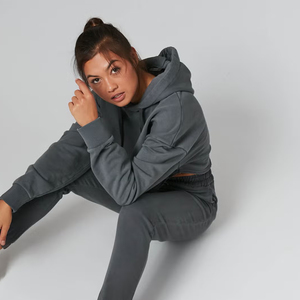 คอลเลคชั่นฤดูหนาว 2025 เสื้อฮู้ดครอปผู้หญิง ผ้าหนานุ่มฟอกสีสไตล์แอซิดวอช ผลิตจากโพลีเอสเตอร์/ผ้าฝ้ายฟลีซ สตรีทแวร์ ดีไซน์ด้านหน้า - Product Image 5