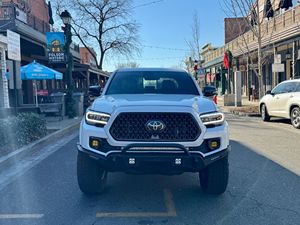 โตโยต้า ทาโคมา ลิมิเต็ด ดับเบิ้ลแค็บ 4x4 ปี 2023 สภาพดี - Product Image 4