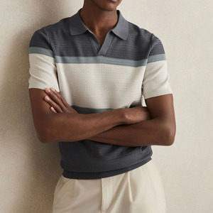 Polo texturé en tricot moderne offrant confort et style Polo texturé en tricot à manches courtes - Product Image 1