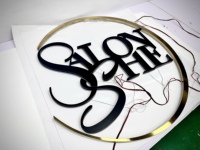 Lettres 3D en acier inoxydable personnalisées avec cadre circulaire doré rétroéclairé, halo LED, respectueuses de l'environnement, pour la publicité intérieure/extérieure, les écoles