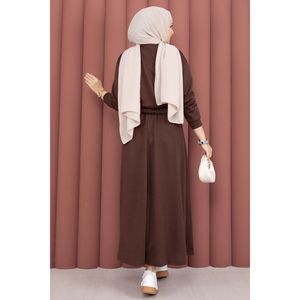 Ensemble décontracté deux pièces marron café pour femme avec détails poches, haut court et jupe, disponible en tailles XS, XXS, XL - Product Image 4