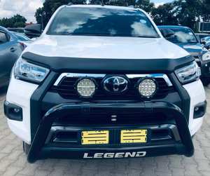 Perfecto-usado-TYOTA- HILUX- 2023- 4x4 - Product Image 2