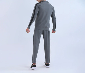 Conjunto deportivo de sudadera con capucha y pantalones de chándal de felpa gruesa con franja lateral de diseño elegante. - Product Image 4