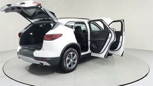 Chevrolet Blazer 2LT AWD 2025 certifiée, en excellent état, sièges en cuir foncé, moteur turbo, régulateur de vitesse adaptatif, jantes alliage R19, barres de toit - Product Image 5