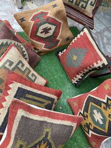 Cojines florales bohemios tejidos a mano indios yute puro con patrón floral de algodón de seda funda de cojín para uso doméstico o hotelero - Product Image 4