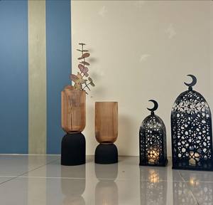 Lámpara de Media Luna de Metal con Acabado Dorado y Negro, Diseño Intrincado, Brillo Suave de Vela, Ideal para Decoración Festiva del Hogar y Regalos - Product Image 6