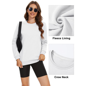 Sudadera de cuello redondo de marca personalizada para mujer, técnica de lavado ácido, logotipo frontal cálido y acogedor, descuentos por pedidos a granel disponibles para el invierno - Product Image 4