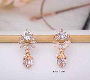 Boucles d'oreilles clous artistiques de créateur avec zircon, en acier inoxydable tendance, à sommet incurvé, plaqué or, style AD - Product Image 2