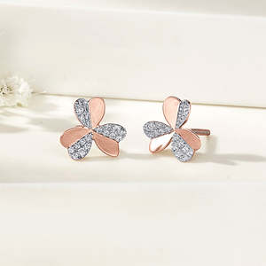 Boucles d'oreilles clous en or rose avec breloque clou de girofle et diamants pour femme - Product Image 1
