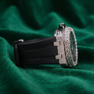 Montre de luxe chronographe entièrement sertie de diamants en moissanite, cadran noir, boîtier en acier inoxydable, bracelet en caoutchouc, vente en gros - Product Image 2