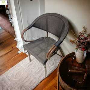 Muebles de comedor de madera maciza de lujo moderno, sillas de comedor de mimbre con brazo de madera natural para restaurante - Product Image 1