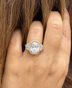 Moissanite Original Oval y Half Moon Diamond Promise Halo Anillo 925 Plata con chapado en oro Regalo de boda para fiestas Joyería - Product Image 2