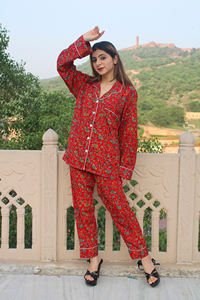 Conjunto de pijama informal bohemio con estampado Floral Summer Breeze 100% tejido de seda polivinílica transpirable cómodo para uso diario y nocturno para mujer - Product Image 4