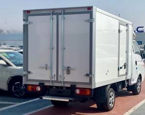 Asientos de Cuero Blancos Usados para Camioneta Refrigeradora H-100 2025, Transmisión Manual, Faros de Xenón, Motor de Gasolina, Luz de Congelador - Product Image 3