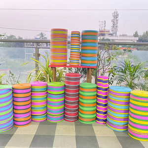 Pochettes cosmétiques fantaisie, étuis de maquillage tendance en nylon avec fermeture éclair et fermoir, écologiques, fabriqués à Mumbai - Product Image 2