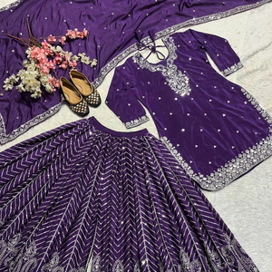 Top en soie Chinon et ensemble Sharara avec broderie lourde et bordure en dentelle fantaisie avec Sharara et Dupatta - Product Image 1