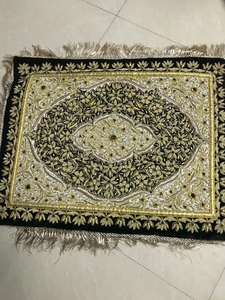 Tapis bijou Zari artisanal pour décoration de maison luxueuse Accents de salon et paramètres indiens traditionnels d'Inde - Product Image 4