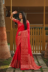 Vêtements indiens et pakistanais faits à la main Bandhej Kanjivaram Saree en soie brodé Saree à prix abordable - Product Image 3