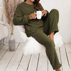 Tenue d'hiver chaude Couleur solide Vêtements de détente pour femmes Col rond Ensemble de vêtements décontractés Vêtements de nuit pour l'hiver - Product Image 5