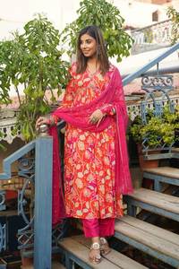 Alia Cut Anarkali Kurtis minimaliste Kurti avec col et col Acheter Kurtis en ligne en Inde Approvisionnement d'usine en gros - Product Image 2