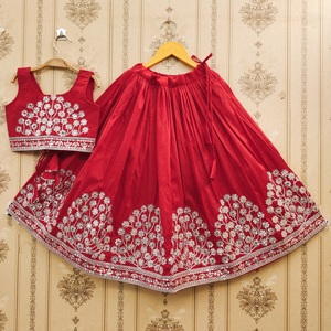 Ensemble Lehenga Choli pour filles Shoryam Fashion Explore, rouge, à fleurs, lourdement brodé, longueur au sol, pour mariage et fêtes |   Exportation Premium - Product Image 1