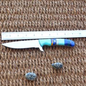 Cuchillo de Caza Galway Grove Industrial, Hecho a Mano, de Acero Inoxidable Damasco, con Mango Decorativo Grabado, Punta de Clip, Filo Plano, Fijo - Product Image 3