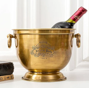 Seau refroidisseur de vin en aluminium doré élégant finition métallique ajoutant une touche de luxe à la table disponible au prix de gros - Product Image 5