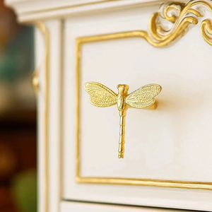 Poignée de tiroir décorative en laiton doré de style libellule pour meubles de luxe, armoire et commode, vente en gros en provenance d'Inde - Product Image 1