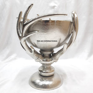 Bol décoratif pour la maison, en aluminium poli, avec bordure en branches créatives et martelage argenté, pour la table, en vente - Product Image 3