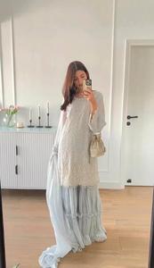 Ensemble de pantalon de tailleur traditionnel entièrement cousu Dupatta Broderie en tissu Georgette pour fête indienne pakistanaise - Product Image 3