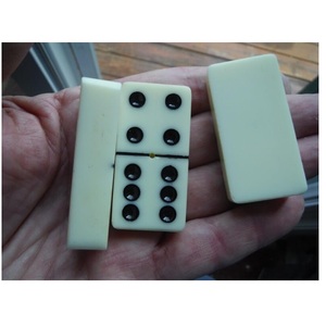 Juego de jugador de dominó de hueso hecho a mano en estuche de hueso para tablero de niños y adultos Domi sin juegos en interiores - Product Image 1