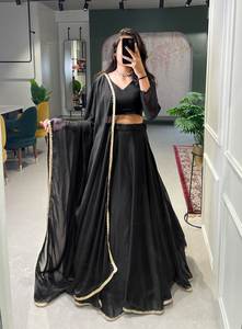 Hermosa Lehenga de seda tradicional con borde de encaje Estilo elegante de longitud larga para damas de honor de fiesta o funciones de boda - Product Image 4