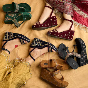 Sandales à talons brodées faites à la main sur mesure avec semelle extérieure en cuir véritable antidérapante, dessus en velours, nouvelle arrivée, vente en gros - Product Image 6