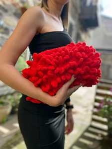 Bolso de mano esponjoso para mujer, bolso de mano de ganchillo rojo y peludo, bolso de mano tejido, bolso hinchado hecho a mano - Product Image 5