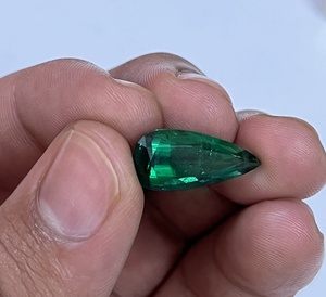 Esmeralda Suelta Natural Sin Tratar de 5.61 Quilates, Forma de Pera, Origen Zambia, Color Verde Intenso, Certificación IGI, Calidad AAA+ - Product Image 2