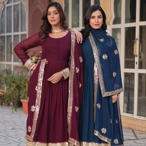 ชุดเจ้าสาวงานแต่งงานอินเดียแบบใหม่ล่าสุด พร้อมผ้าคลุมไหล่ ชุดสำเร็จรูป ผ้าลายดอกไม้เทียม ชุดพื้นเมืองสุดพิเศษ งานฝีมือประณีต - Product Image 1