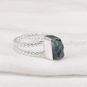 Nouvelle bague exclusive pour femme en pierre brute, apatite bleue naturelle, avec fil en argent sterling 925, idéale pour Noël - Product Image 5