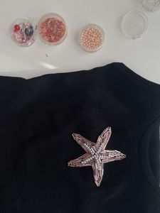 Bolso Bandolera Circular de Rafia Tejida a Crochet, Color Beige, Hecho a Mano, con Borla Boho y Llaveros Trenzados con Cuentas - Product Image 6