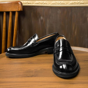 Mocasines de estilo coreano para hombre, para uso formal y casual, zapatos de cuero brillante, zapatos de punta ancha para hombre. - Product Image 3