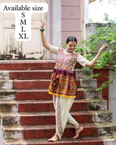 Premium Femme Kath Pulte Memoria Kedia Collection Navratri Brodé Indien et Pakistanais Vêtements - Product Image 1