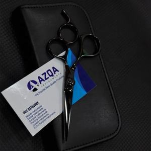 Ciseaux de coiffure ergonomiques noirs en acier inoxydable à trois anneaux avec étui en cuir pour salon et usage domestique Ciseaux professionnels - Product Image 1