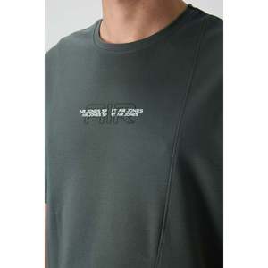 เสื้อยืดพิมพ์ลายทรงโอเวอร์ไซส์สีกากีสำหรับผู้ชาย Air Jones ผลิตจากผ้าคอตตอนผสมเนื้อหนา - สไตล์ลำลองแนวสตรีทแวร์ - Product Image 3