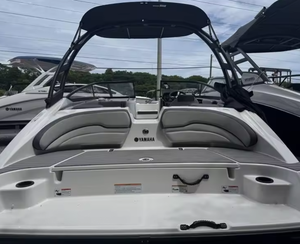JetDrive SportBoat Compactt d'occasion 2023, élégant, pour les loisirs, les aventures en famille, embarcation marine, haute puissance, 19 pieds avec remorque, en vente - Product Image 2