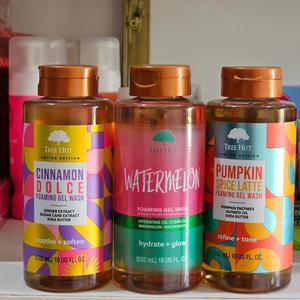 Más Vendido |   Gel de Baño Espumoso Tree Huts con Aceite de Árbol de Té 18oz/532ml - Todas las Fragancias Disponibles para Mujeres, para Todo Tipo de Piel - Product Image 5