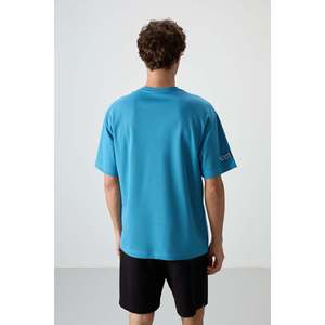 T-shirt pour homme Air Jones en coton mélangé bleu pétrole, coupe ample, surface texturée, design graphique imprimé pour un usage décontracté - Product Image 5
