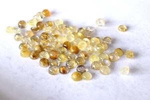 แร่ควอทซ์รูไทล์สีทองธรรมชาติทรงหลังเบี้ยทรงกลมขนาด7มม. ควอทซ์รูไทล์สีทอง - Product Image 2