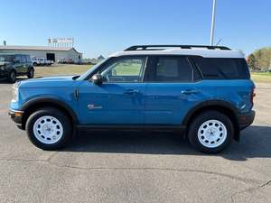 Ford Bronco Sport Heritage Limited AWD SUV 2023, moteur turbo 4.1-6L, transmission automatique, 300-400 ch, 500 Nm de couple, toit ouvrant, LED - Product Image 2