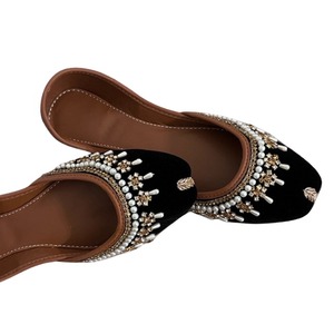 Fashionable Stylish Traditional Women Wear Khussa <b>Outdoor</b> Flat Light Weight Bulk Quantity Mixed Colors Khussa for Women for Sale - Product Image 3