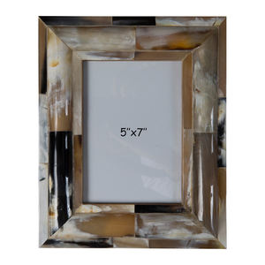 Solution d'affichage personnalisable de cadre photo en corne de résine unique et élégante faite à la main - Product Image 5