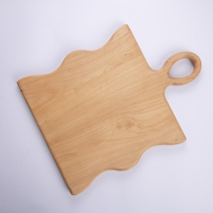 Planche à découper en bois de hêtre ondulé avec poignée - Planche de service décorative en bois massif naturel - Ustensiles de cuisine écologiques - Product Image 3